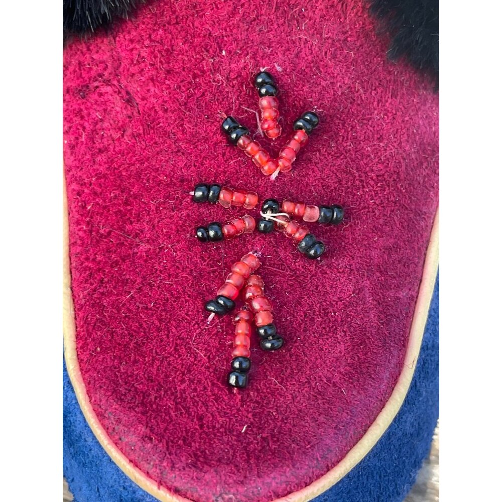 VIntage 1960s Canada Blue Red  Suede Fur Womens Moccasin Slipper Sz 8 - Picture 7 of 16